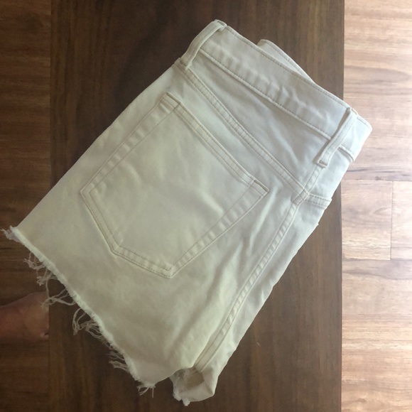 Aesthetic cream gap denim “cheeky short” shorts. - Picture 5 of 5